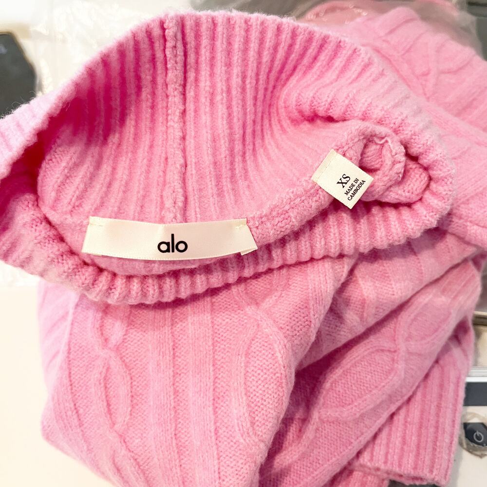 Alo Cable Knit Cropped Winter Bliss Turtleneck Long Sleeve Candy Heart Pink XS - Picture 3 of 5